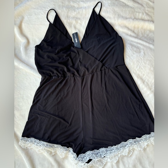 NWT Fashion Nova Plus Size Black Romper Jumper Trimmed with Lace 1X - Picture 5 of 8